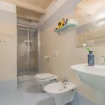 Monolocale Con Soppalco Brezza Del Lario By Varenna Holidays Da 11 A 18 E Da 28 A 35 Daire *