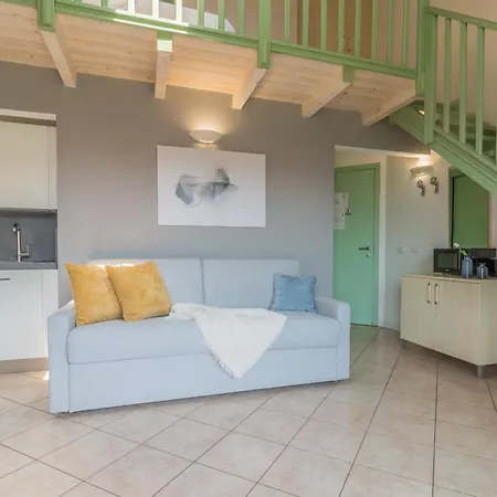 דירה Monolocale Con Soppalco Brezza Del Lario By Varenna Holidays Da 11 A 18 E Da 28 A 35