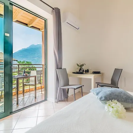 Monolocale Con Soppalco Brezza Del Lario By Varenna Holidays Da 11 A 18 E Da 28 A 35