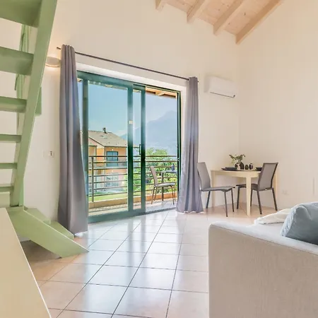Monolocale Con Soppalco Brezza Del Lario By Varenna Holidays Da 11 A 18 E Da 28 A 35 Διαμέρισμα Ντέρβιο