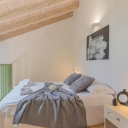 דירה Monolocale Con Soppalco Brezza Del Lario By Varenna Holidays Da 11 A 18 E Da 28 A 35