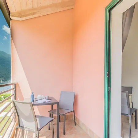 Monolocale Con Soppalco Brezza Del Lario By Varenna Holidays Da 11 A 18 E Da 28 A 35