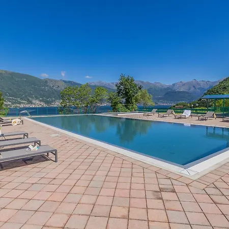 Monolocale Con Soppalco Brezza Del Lario By Varenna Holidays Da 11 A 18 E Da 28 A 35 Дервио