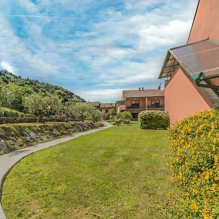 アパート Monolocale Con Soppalco Brezza Del Lario By Varenna Holidays Da 11 A 18 E Da 28 A 35 デルヴィオ