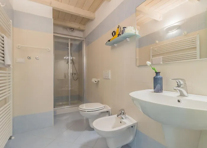 Monolocale Con Soppalco Brezza Del Lario By Varenna Holidays Da 11 A 18 E Da 28 A 35 アパート *