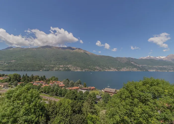 Monolocale Con Soppalco Brezza Del Lario By Varenna Holidays Da 11 A 18 E Da 28 A 35 アパート