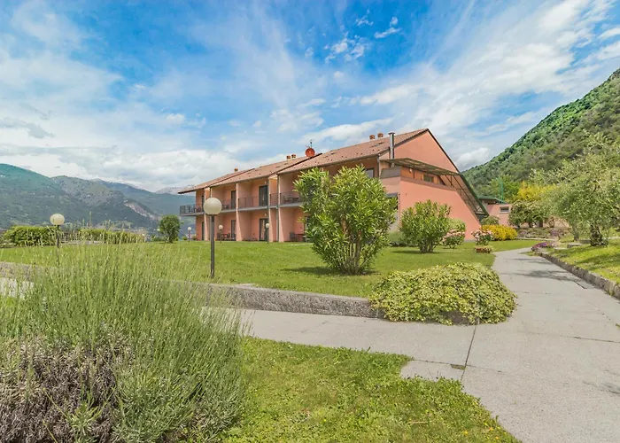 Monolocale Con Soppalco Brezza Del Lario By Varenna Holidays Da 11 A 18 E Da 28 A 35 デルヴィオ