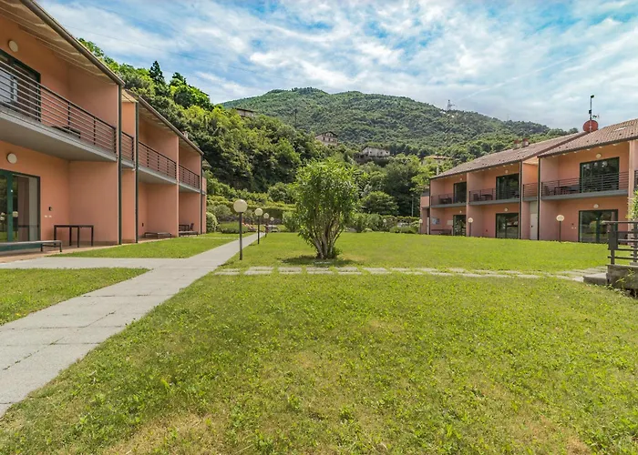 Monolocale Con Soppalco Brezza Del Lario By Varenna Holidays Da 11 A 18 E Da 28 A 35 アパート