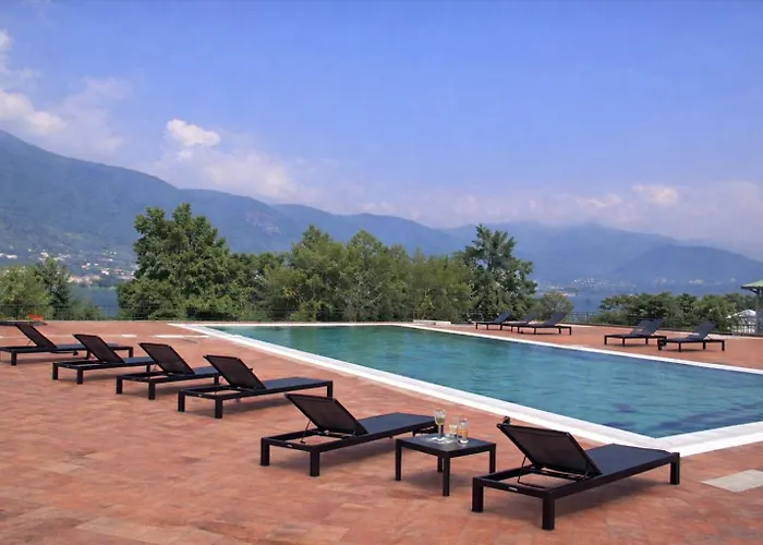 Monolocale Con Soppalco Brezza Del Lario By Varenna Holidays Da 11 A 18 E Da 28 A 35 アパート