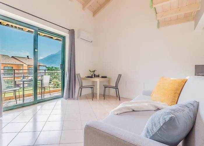 Monolocale Con Soppalco Brezza Del Lario By Varenna Holidays Dervio